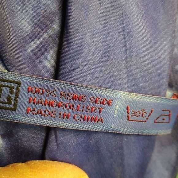 Stylish Signed Blue and Women in Red Dress Tie with Smooth Finish - Picture 6 of 6